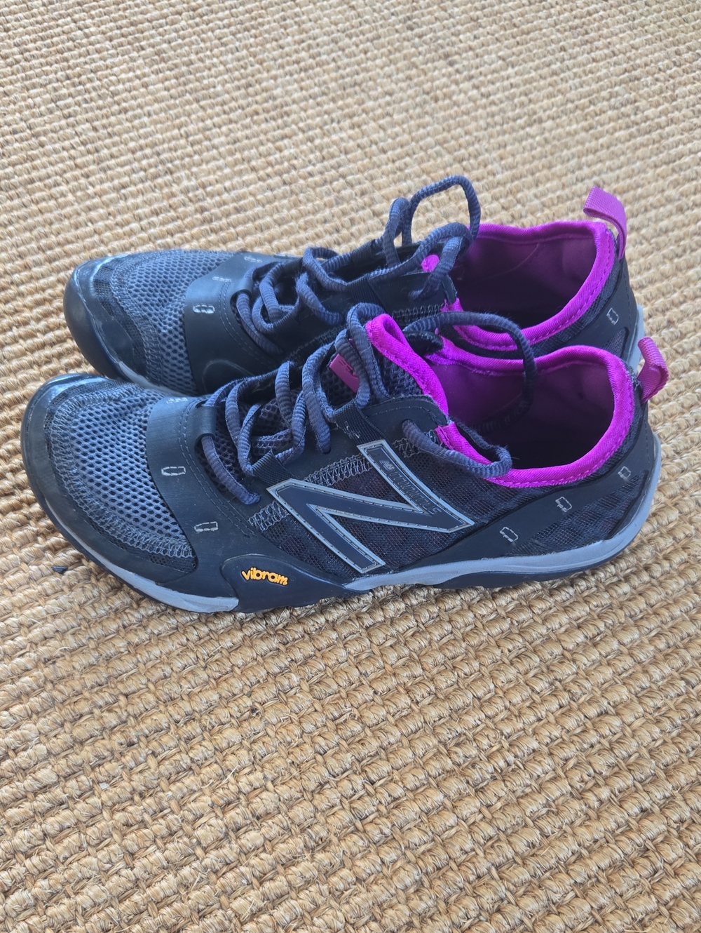 New Balance Minimus Trail Black & Purple Trail Shoes Women's Size 7.5 B WT10VV